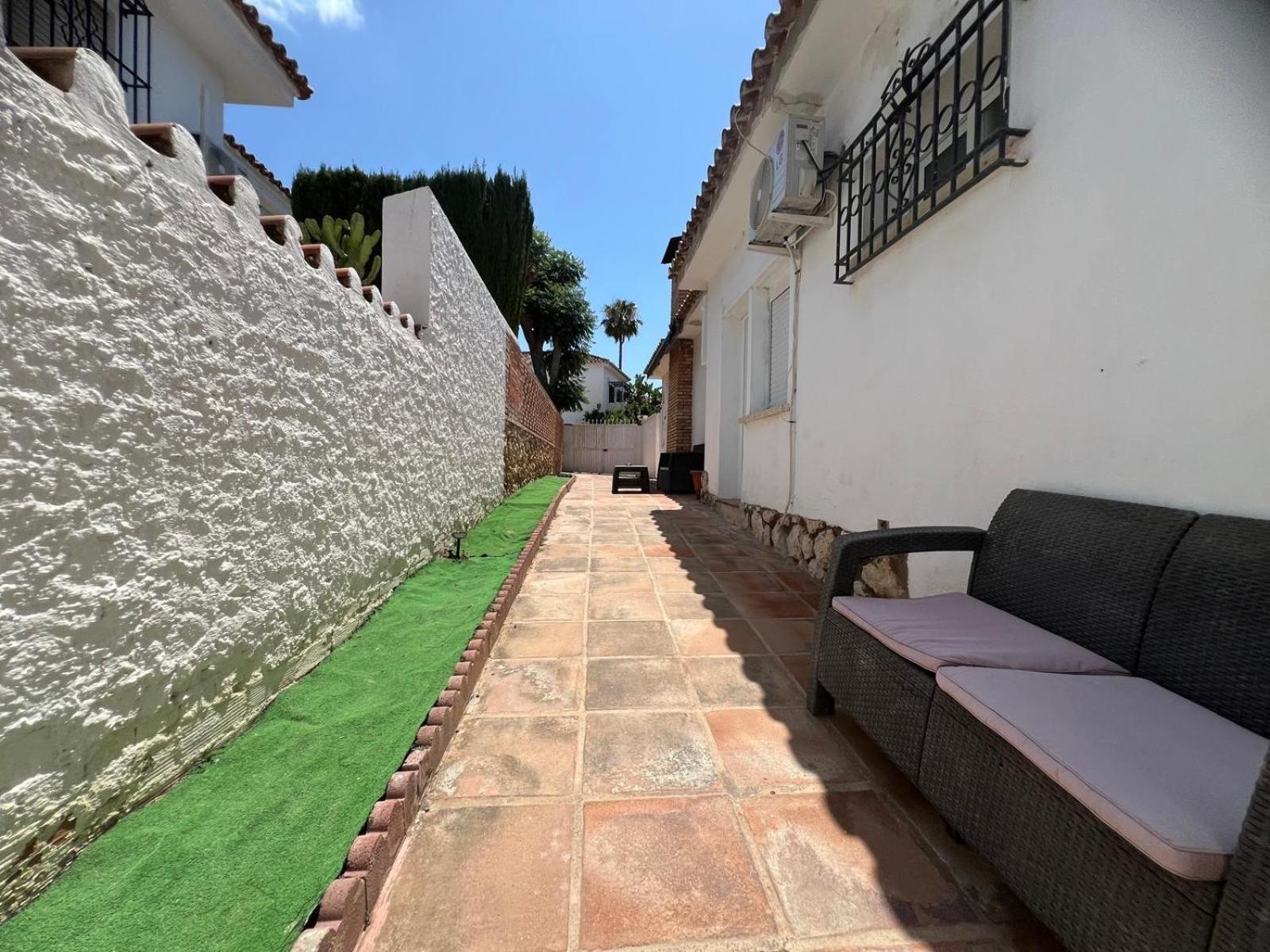 Apartamentos Playa Del Palo Malaga Exterior photo