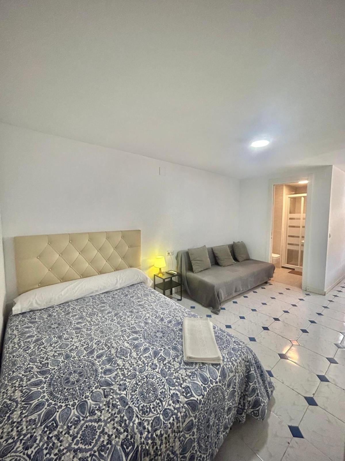 Apartamentos Playa Del Palo Malaga Exterior photo